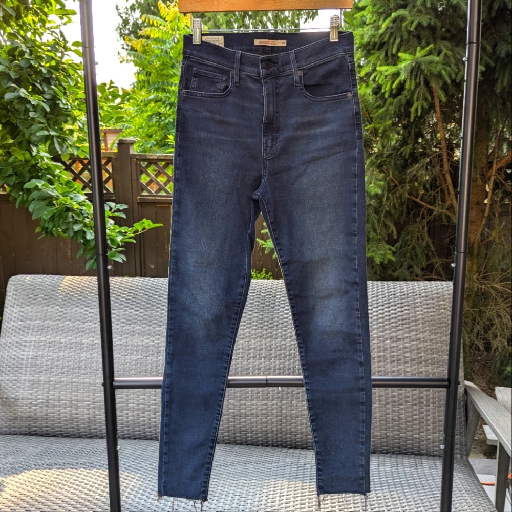 Levi's mile high super skinny jeans - size 28